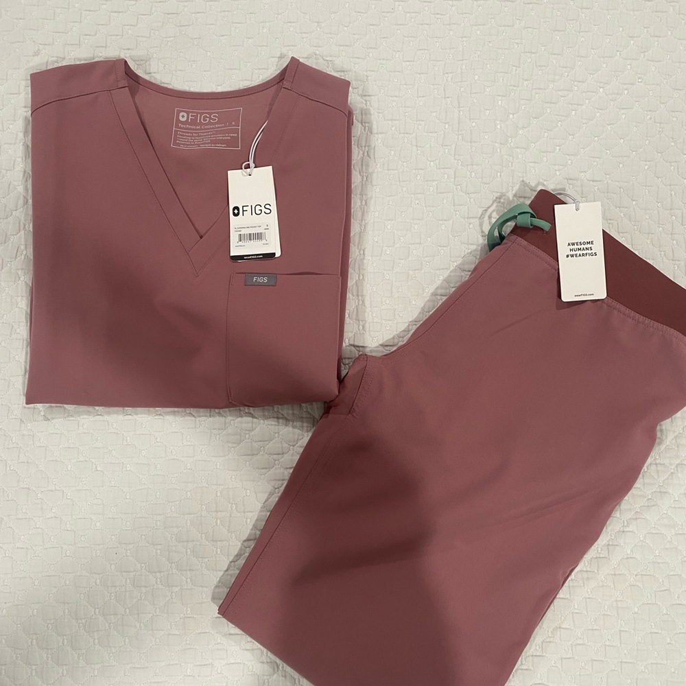 Mauve pink Fig scrubs